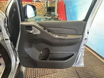 Used Nissan Navara 2013 for sale - 75943673: Photo