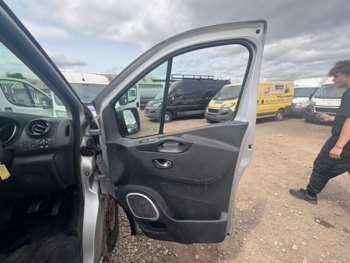 Used Vauxhall Vivaro 2015 for sale - 74829250: Photo