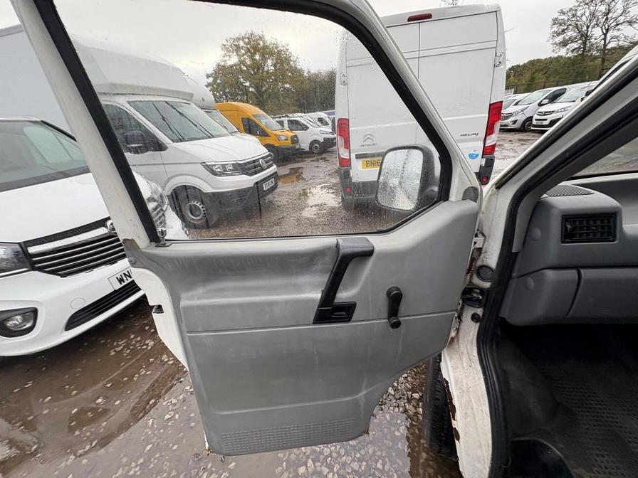 Used Volkswagen Caravelle 1995 for sale - 76381747: Photo 6