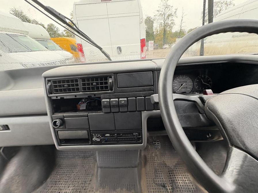 Used Volkswagen Caravelle 1995 for sale - 76381747: Photo 9