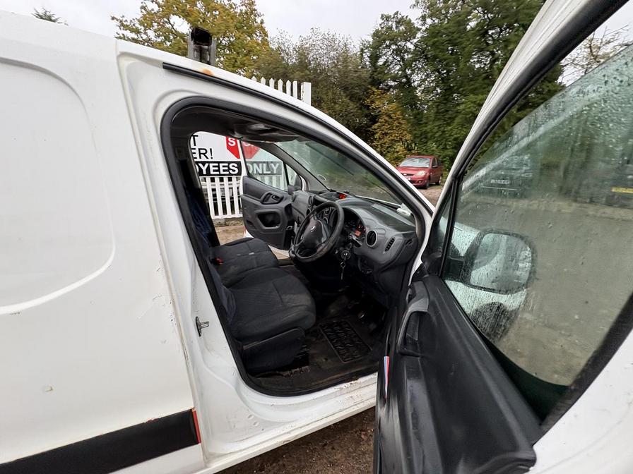 Used Peugeot Partner 2011 for sale - 76339092: Photo 9