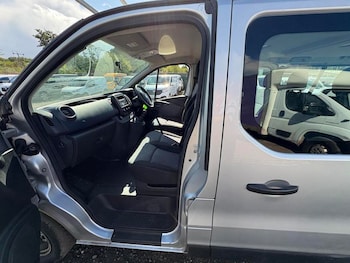 Used Vauxhall Vivaro 2016 for sale - 76261865: Photo 3
