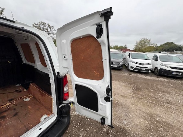 Used Peugeot Partner 2021 for sale - 76261863: Photo 11