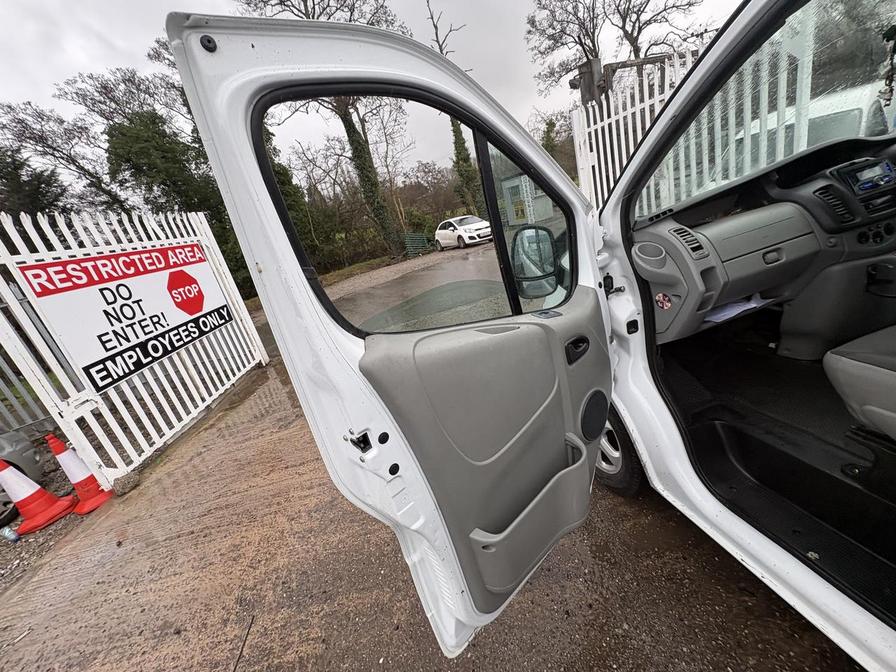 Used Vauxhall Vivaro 2011 for sale - 77540380: Photo 8