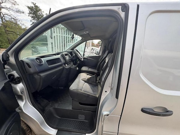 Used Vauxhall Vivaro 2015 for sale - 76155448: Photo 3