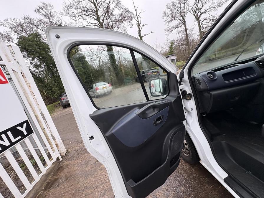 Used Vauxhall Vivaro 2015 for sale - 77428599: Photo 5
