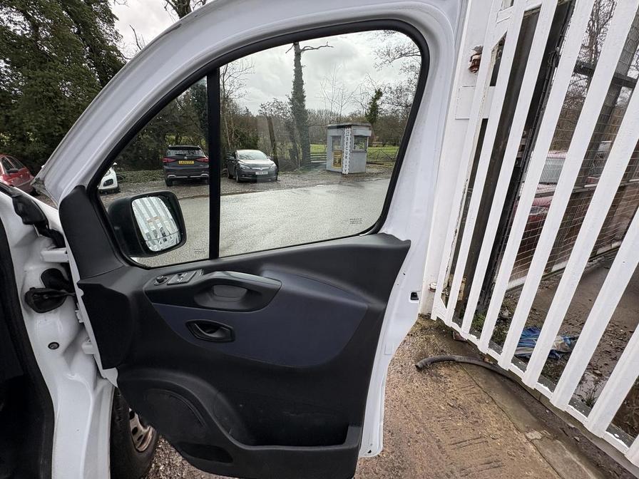 Used Vauxhall Vivaro 2017 for sale - 77932961: Photo 16