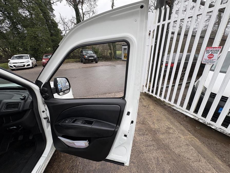 Used Vauxhall Combo 2017 for sale - 77219093: Photo 15