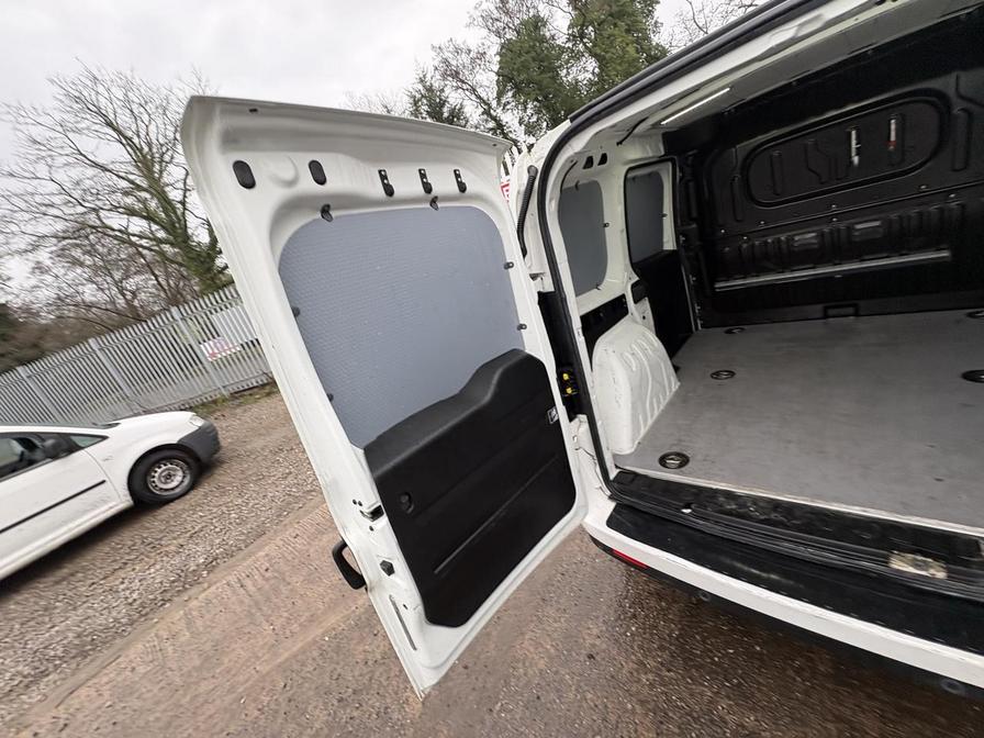 Used Vauxhall Combo 2017 for sale - 77219093: Photo 19