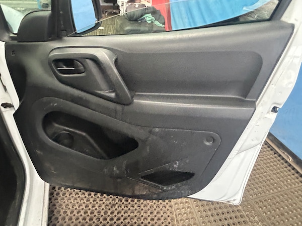 Used Peugeot Partner 2017 for sale - 75648959: Photo 9