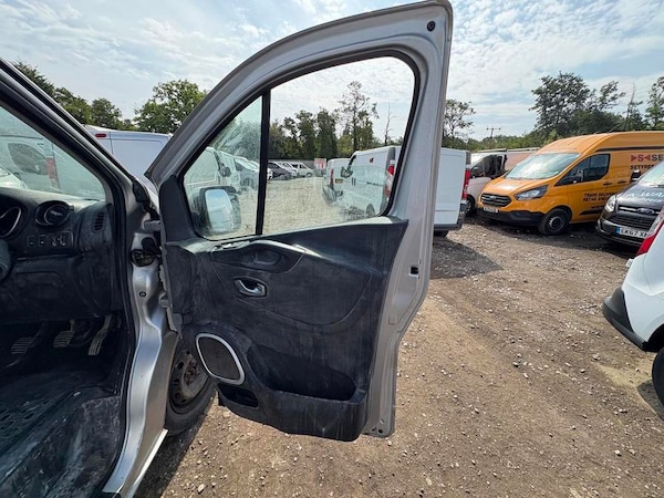 Used Vauxhall Vivaro 2015 for sale - 76261868: Photo 18