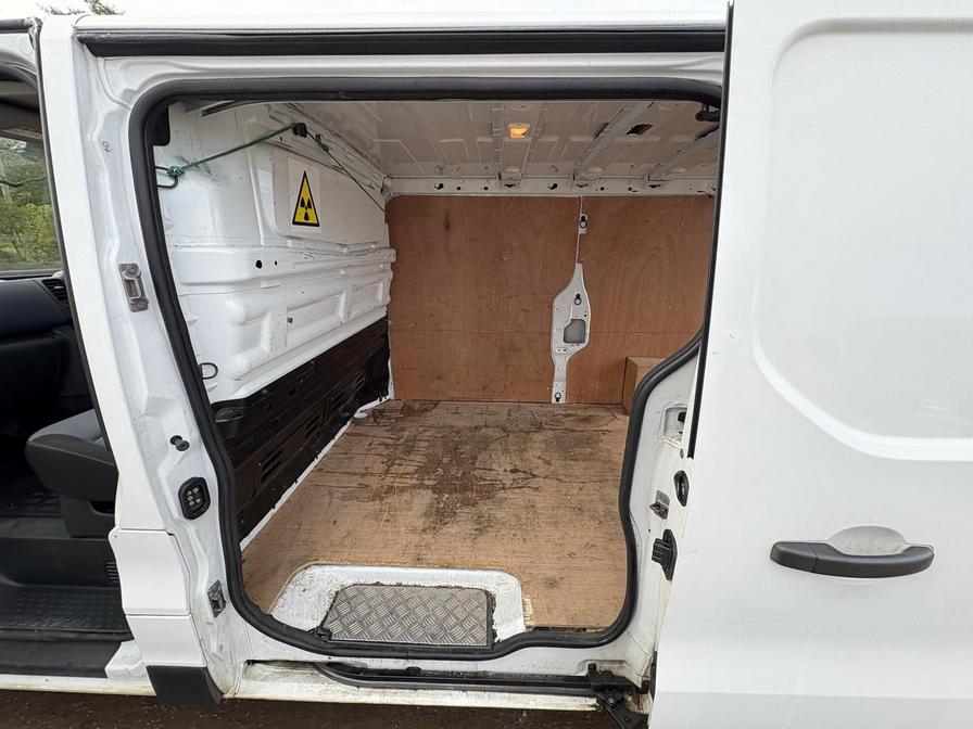 Used Vauxhall Vivaro 2015 for sale - 76401028: Photo 3