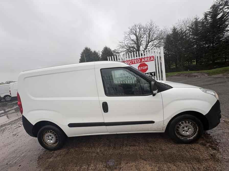 Used Vauxhall Combo 2017 for sale - 77577012: Photo 2