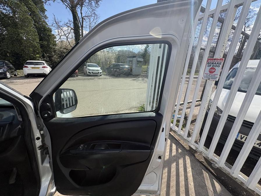 Used Vauxhall Combo 2015 for sale - 78137231: Photo 16