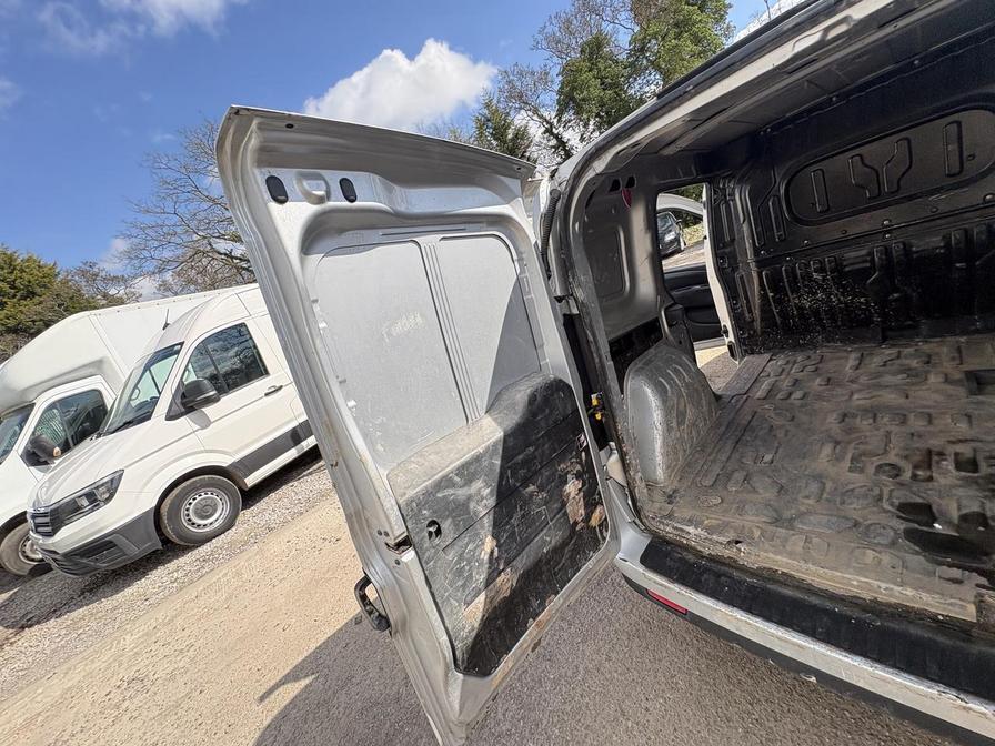 Used Vauxhall Combo 2015 for sale - 78137231: Photo 17