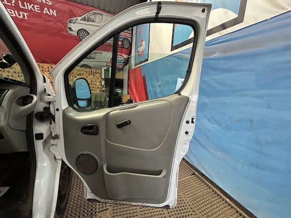 Used Vauxhall Vivaro 2004 for sale - 75682979: Photo 12