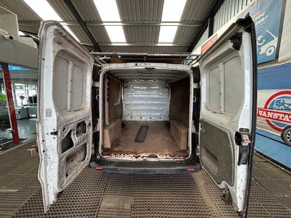 Used Vauxhall Vivaro 2004 for sale - 75682979: Photo 17
