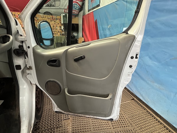 Used Vauxhall Vivaro 2004 for sale - 75682979: Photo 6