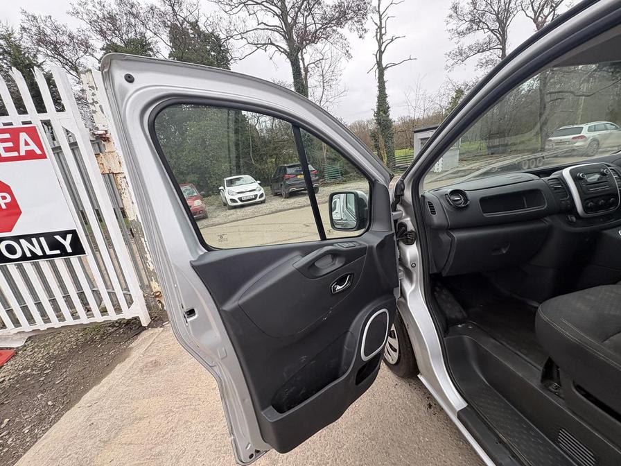 Used Vauxhall Vivaro 2015 for sale - 77856139: Photo 13