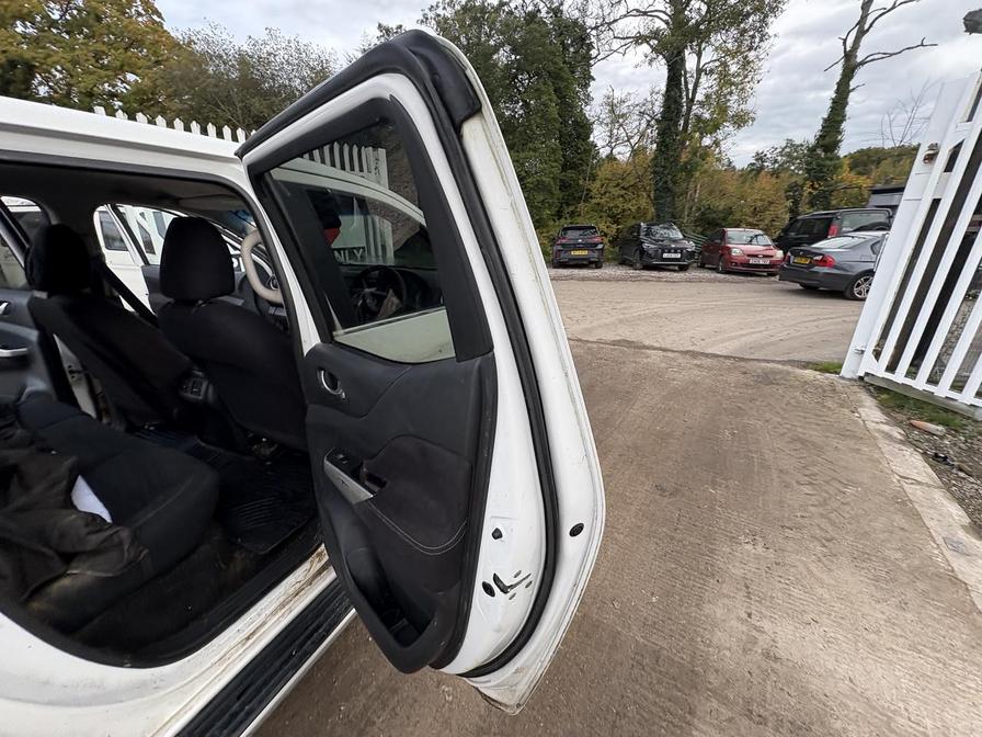 Used Nissan Navara 2017 for sale - 76351341: Photo 11