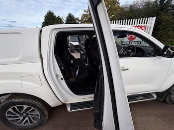 Used Nissan Navara 2017 for sale - 76351341: Photo