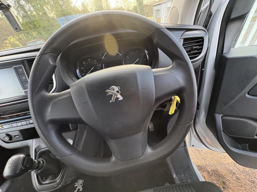 Used Peugeot Traveller 2016 for sale - 77615002: Photo 15