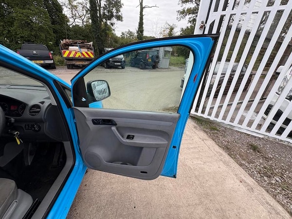 Used Volkswagen Caddy Maxi 2010 for sale - 76100191: Photo 18
