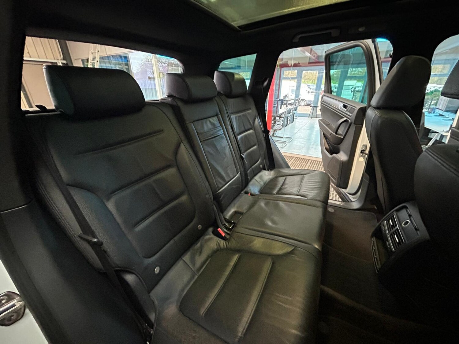 Used Volkswagen Touareg 2015 for sale - 73873307: Photo 25