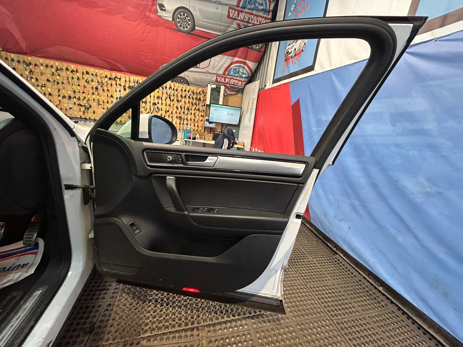 Used Volkswagen Touareg 2015 for sale - 73873307: Photo 26