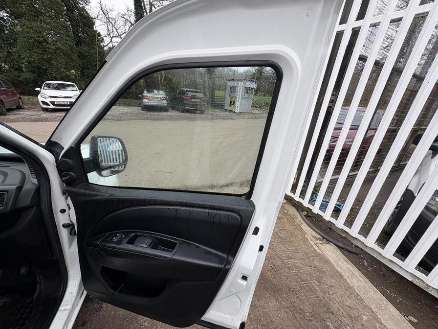 Used Vauxhall Combo 2018 for sale - 77810727: Photo 16