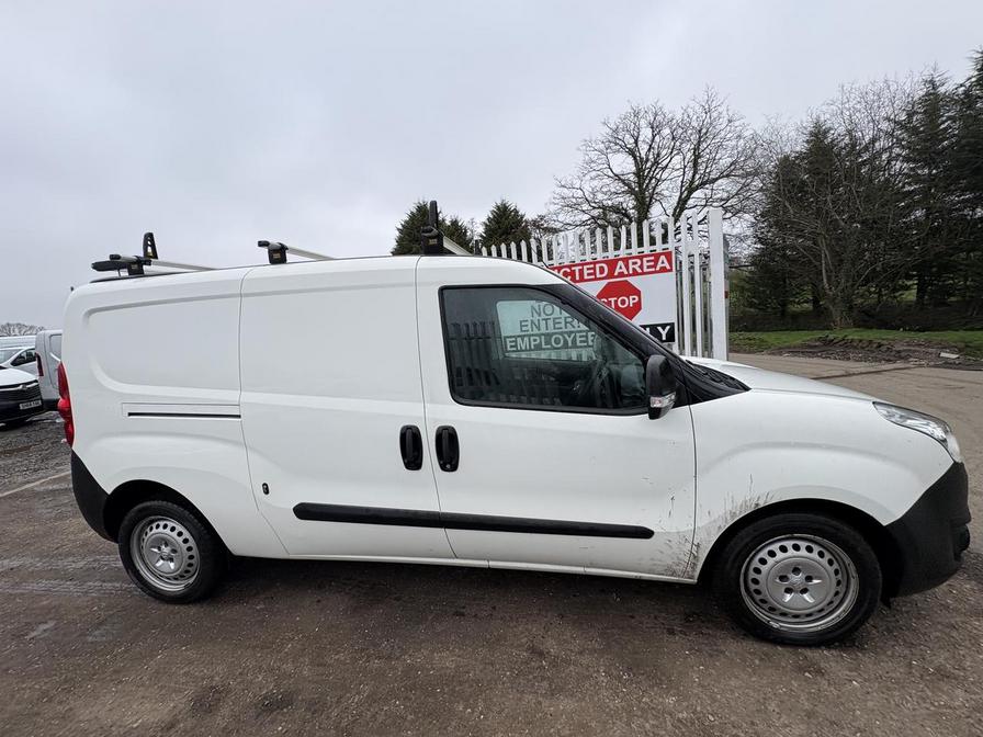 Used Vauxhall Combo 2018 for sale - 77810727: Photo 2