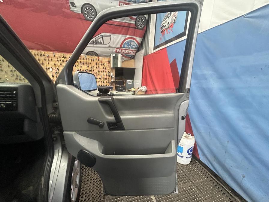 Used Volkswagen Transporter 1994 for sale - 76155457: Photo 13