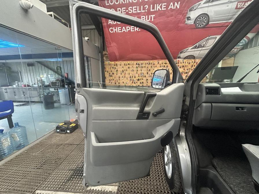 Used Volkswagen Transporter 1994 for sale - 76155457: Photo 17