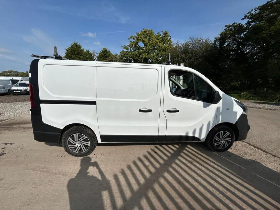 Used Vauxhall Vivaro 2017 for sale - 77810716: Photo 2