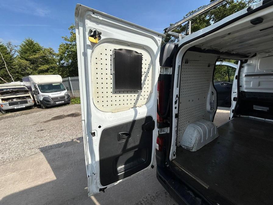 Used Vauxhall Vivaro 2017 for sale - 77810716: Photo 6