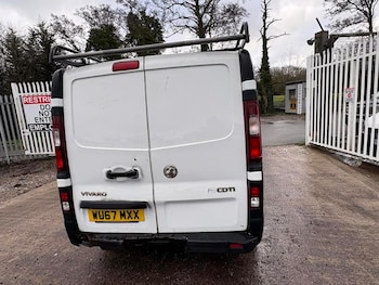 Used Vauxhall Vivaro 2017 for sale - 77239728: Photo