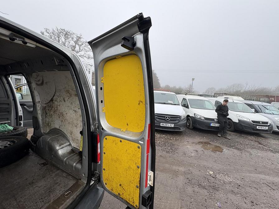 Used Volkswagen Caddy Maxi 2010 for sale - 77856148: Photo 16