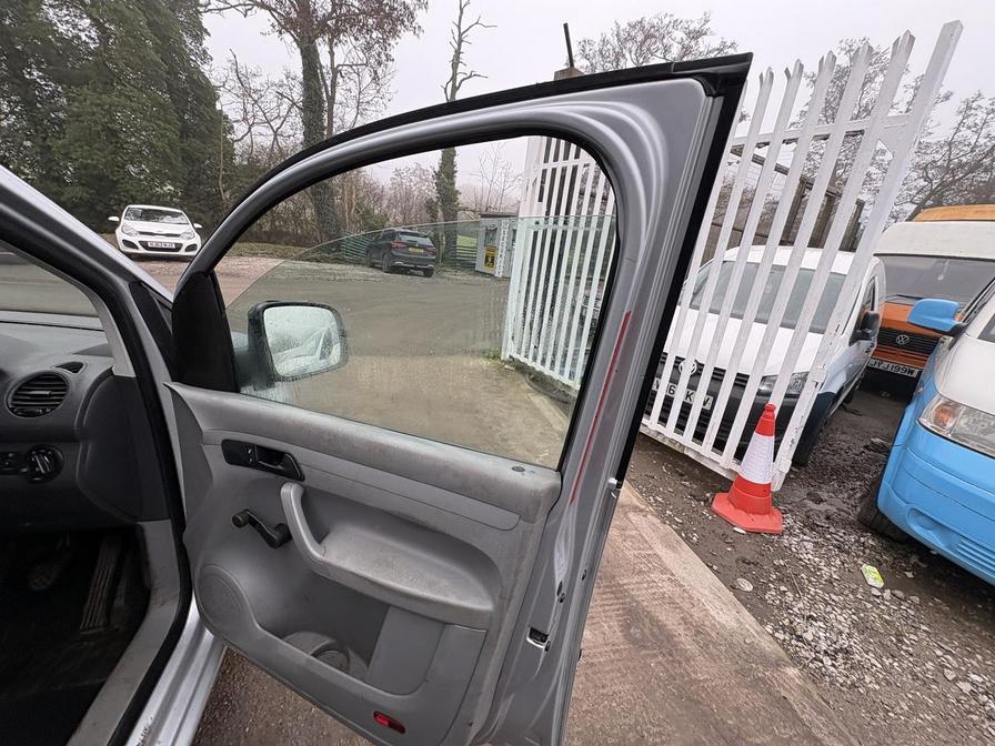 Used Volkswagen Caddy Maxi 2010 for sale - 77856148: Photo 9