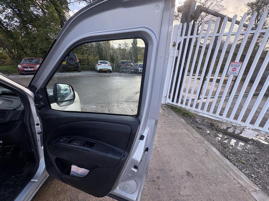 Used Vauxhall Combo 2017 for sale - 76442171: Photo 15