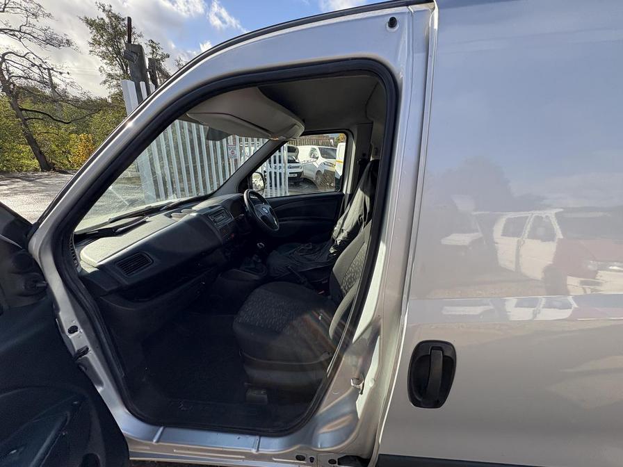 Used Vauxhall Combo 2017 for sale - 76442171: Photo 2