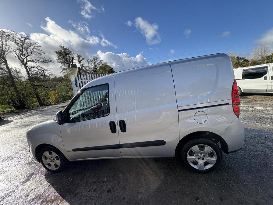 Used Vauxhall Combo 2017 for sale - 76442171: Photo 4