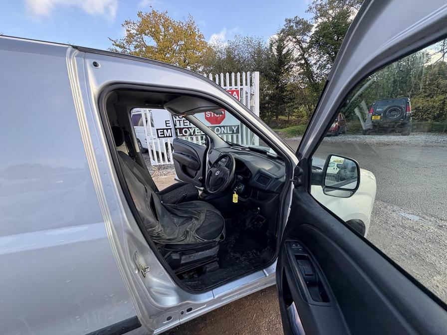 Used Vauxhall Combo 2017 for sale - 76442171: Photo 8