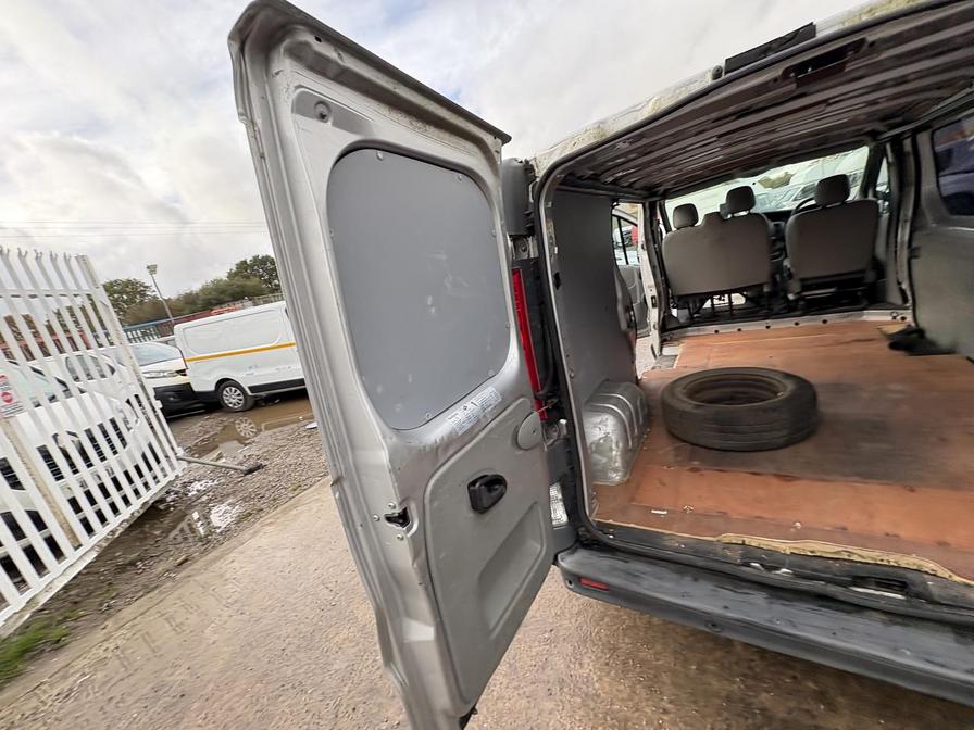Used Vauxhall Vivaro 2011 for sale - 76420777: Photo 2