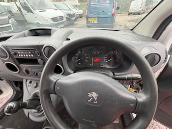 Used Peugeot Partner 2017 for sale - 77500044: Photo