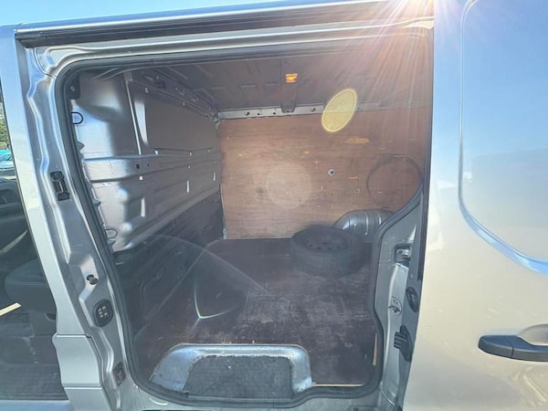 Used Vauxhall Vivaro 2018 for sale - 76261864: Photo 2