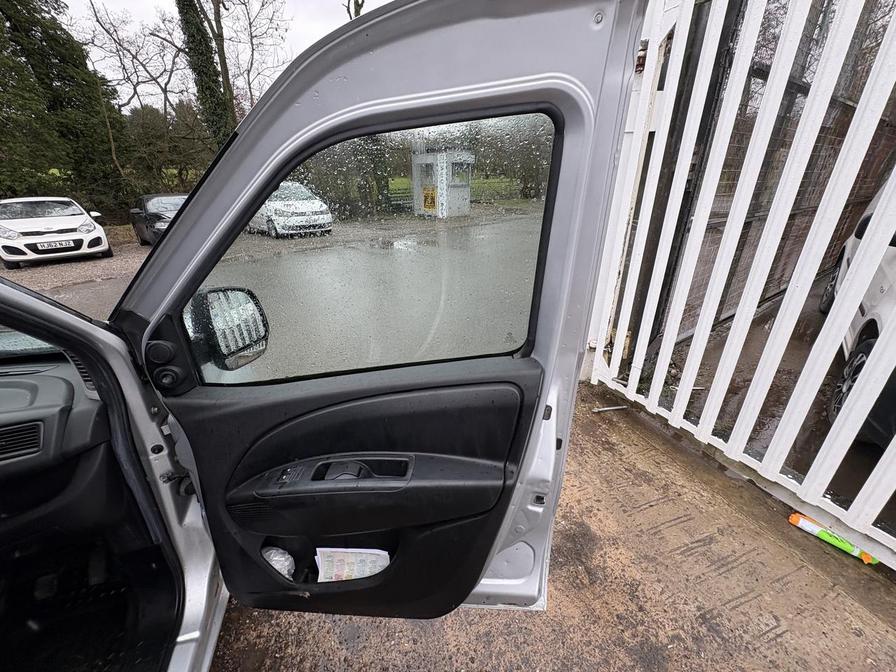 Used Vauxhall Combo 2016 for sale - 77648671: Photo 18