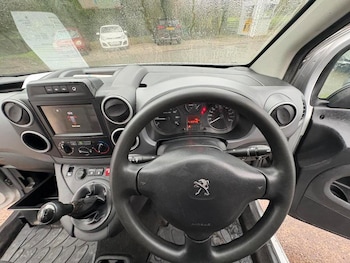 Used Peugeot Partner 2018 for sale - 77518975: Photo