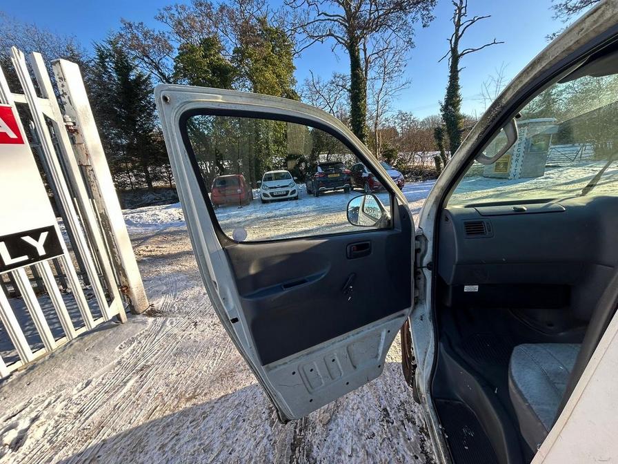 Used Toyota HiAce 2003 for sale - 77111996: Photo 12