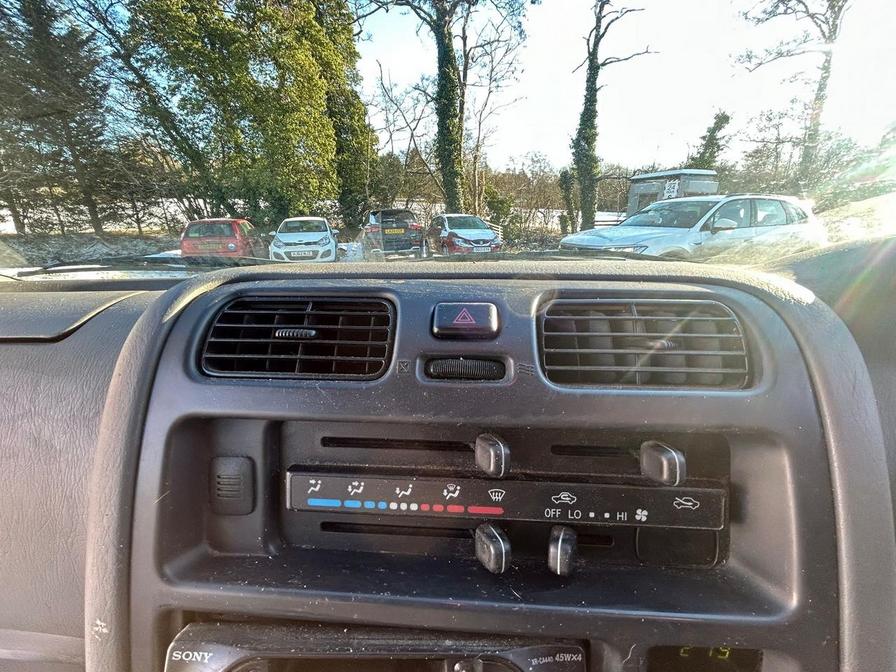 Used Toyota HiAce 2003 for sale - 77111996: Photo 21