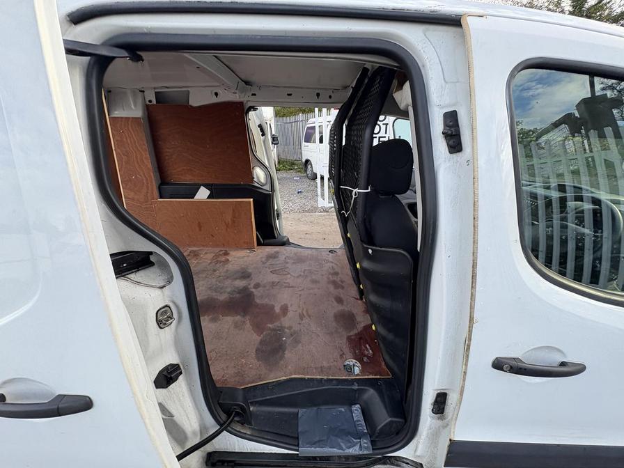 Used Peugeot Partner 2017 for sale - 76339089: Photo 4